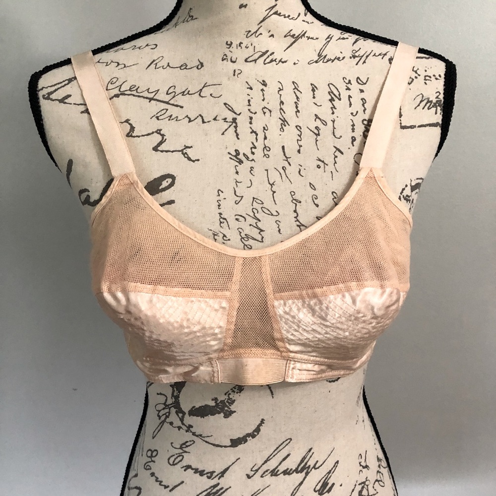 Vintage 1930’s (estimated) bra coral color about 36B cup